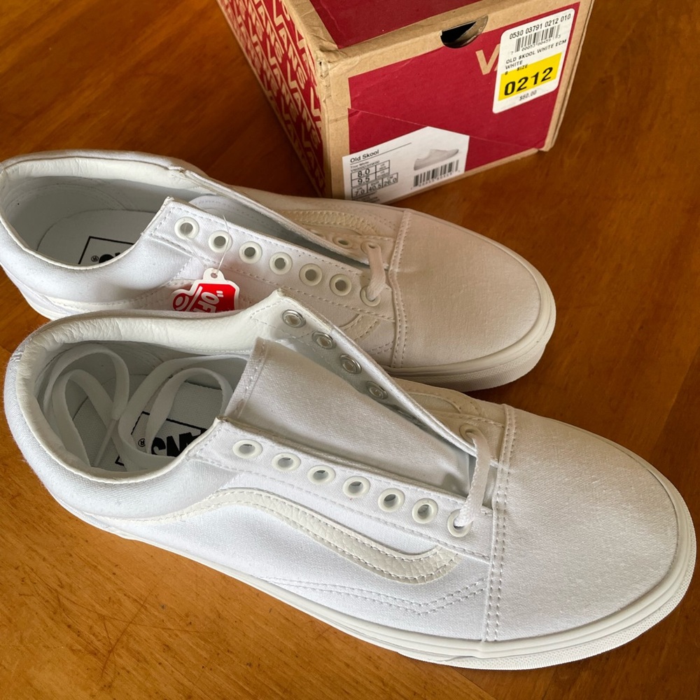 Van’s Old Skool White Shoes size 8 men/ 9.5 Women
